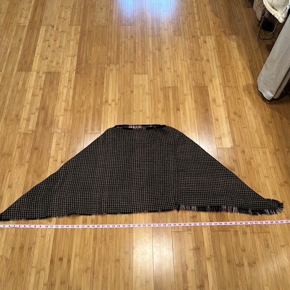 Women’s Shaw - Picture 5 of 7